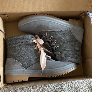 Water resistant- Keds Camp Boots
